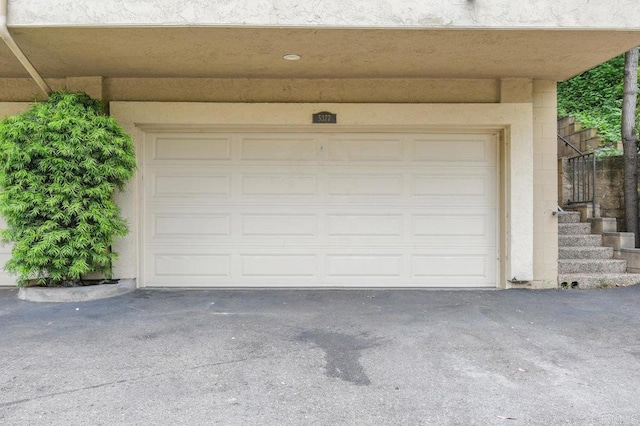 5377 Lake Murray Blvd, La Mesa, CA 91942 - view of garage