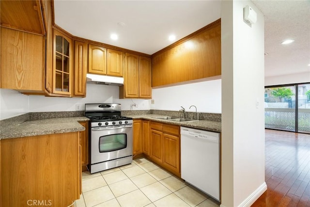 10149 Commerce Ave Unit 8, Tujunga, CA 91042 - kitchen with dishwasher, stainless steel gas range, a sink, under cabinet range hood, and glass insert cabinets