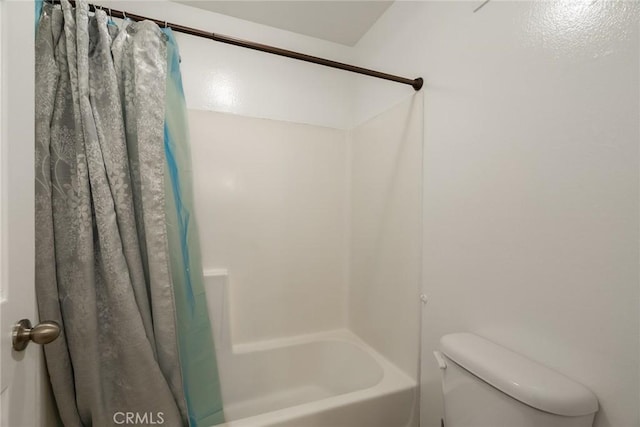 10149 Commerce Ave Unit 8, Tujunga, CA 91042 - bathroom with toilet and shower / bathtub combination with curtain