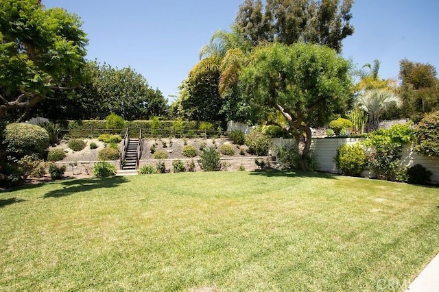 11 Jasmine Creek Ln, Laguna Hills, CA 92653 - view of yard with stairs