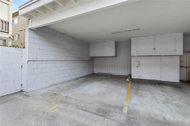 1222 N Olive Dr Unit 409, West Hollywood, CA 90069 - view of parking deck