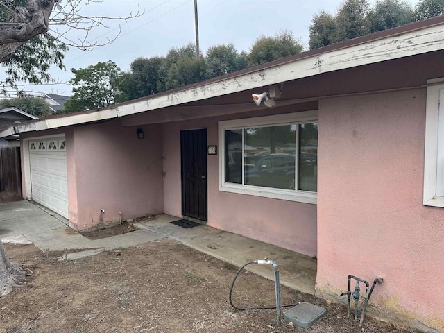 728 Hackberry Pl, Fallbrook, CA 92028 - entrance to property with stucco siding and an attached garage