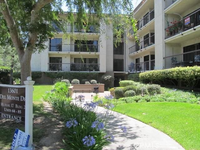13601 Del Monte Dr Unit M17-46A, Seal Beach, CA 90740 - view of community with a lawn