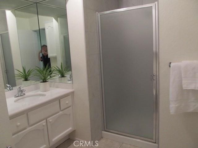13601 Del Monte Dr Unit M17-46A, Seal Beach, CA 90740 - bathroom with vanity, a shower stall, and tile patterned flooring