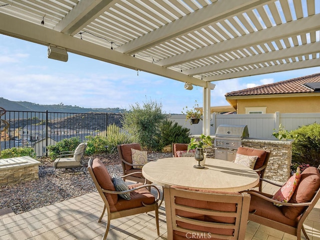 374 Ventasso Way, Fallbrook, CA 92028 - fenced backyard with outdoor dining area and a pergola