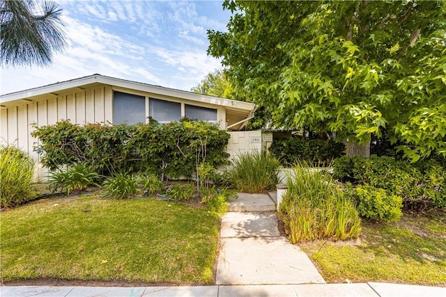 390 Peralta Ave, Long Beach, CA 90803 - view of side of home featuring board and batten siding and a yard