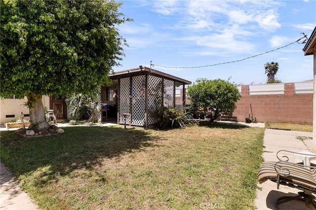 1716 N Fries Ave, Wilmington, CA 90744 - view of yard