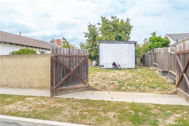 17915 Los Vasos St, Fountain Valley, CA 92708 - fenced backyard with a gate