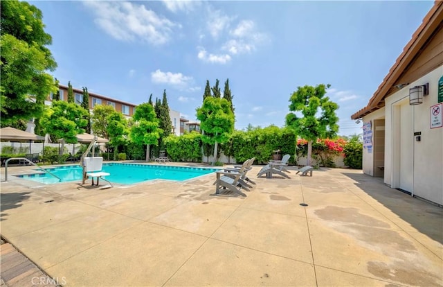 9213 Sunshine Pl, Downey, CA 90240 - community pool featuring a patio area