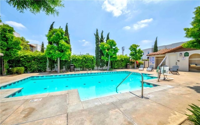 9213 Sunshine Pl, Downey, CA 90240 - community pool featuring a patio