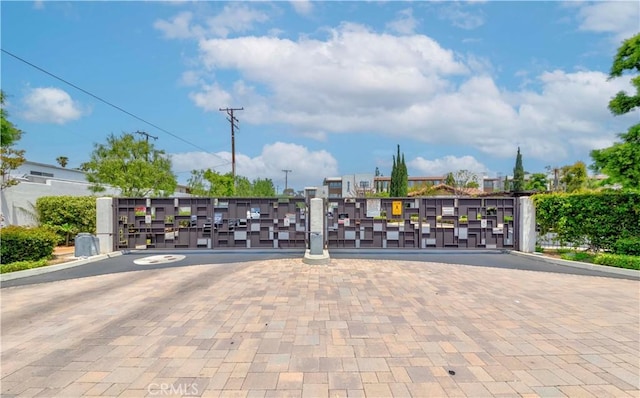 9213 Sunshine Pl, Downey, CA 90240 - view of gate
