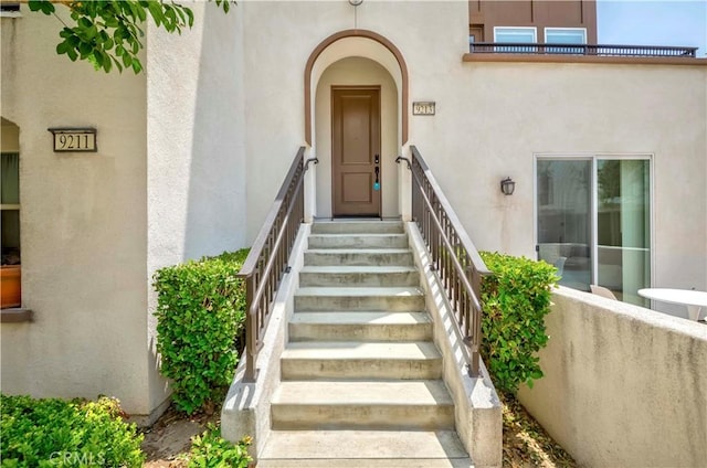9213 Sunshine Pl, Downey, CA 90240 - entrance to property with stucco siding
