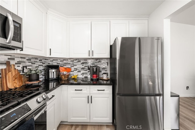 1138 Millstream Ln, Corona, CA 92878 - kitchen with appliances with stainless steel finishes, dark countertops, decorative backsplash, and light wood-style flooring