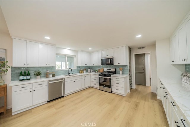 25810 San Felipe Dr, Hemet, CA 92544 - kitchen featuring appliances with stainless steel finishes, a sink, backsplash, light wood-style flooring, and recessed lighting