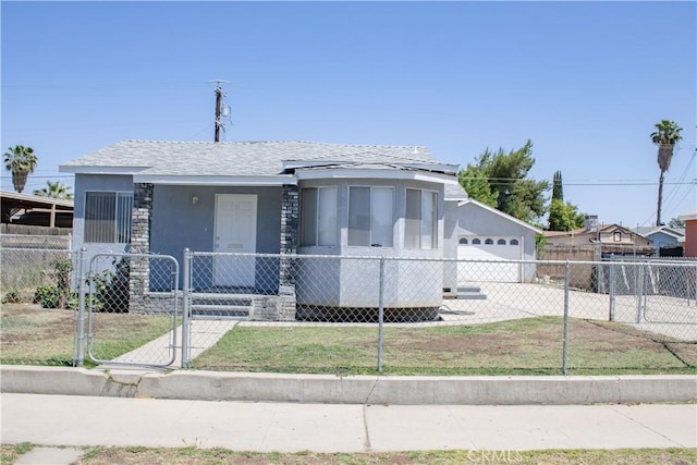 812 Wilson Ave, Bakersfield, CA 93308 - view of front of home with stucco siding and a garage