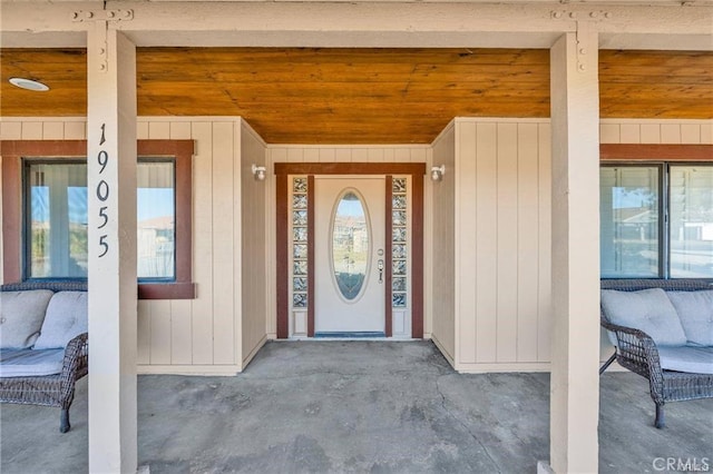 19055 Seaforth St, Hesperia, CA 92345 - entrance to property with covered porch