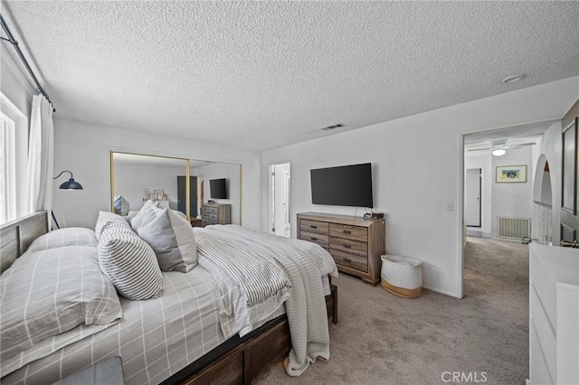 40901 Gibbel Rd, Hemet, CA 92544 - bedroom featuring carpet flooring, a textured ceiling, and a closet