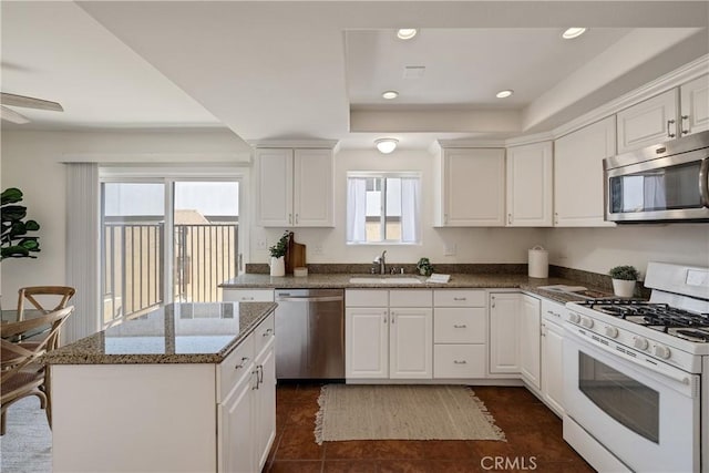 20310 Anza Ave Unit O, Torrance, CA 90503 - kitchen with stainless steel appliances, a sink, white cabinets, a center island, and a raised ceiling