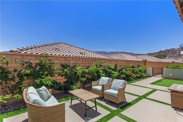 80281 Redstone Way, La Quinta, CA 92253 - fenced backyard with a patio, an outdoor living space, a gate, and a mountain view