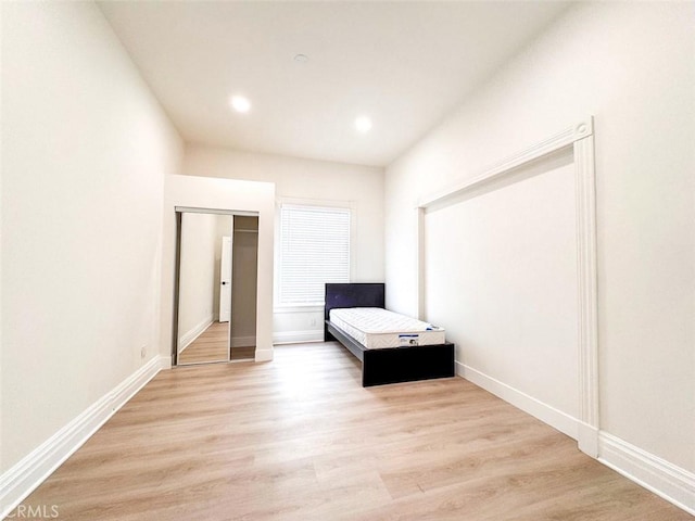 1051 W 18th St, Los Angeles, CA 90015 - bedroom featuring light wood-style floors, recessed lighting, and baseboards