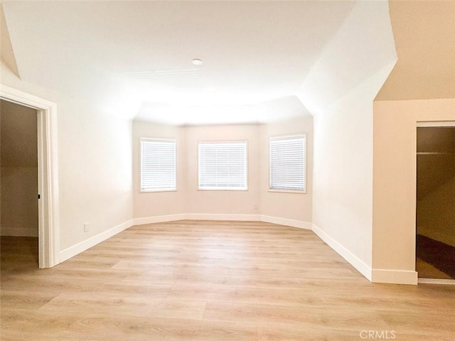 1051 W 18th St, Los Angeles, CA 90015 - additional living space featuring light wood-type flooring and baseboards