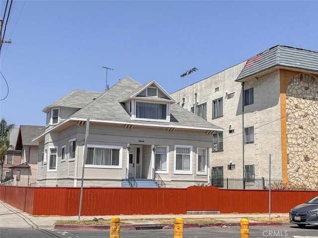 1051 W 18th St, Los Angeles, CA 90015 - view of front of house featuring a fenced front yard