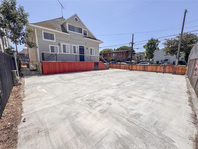1051 W 18th St, Los Angeles, CA 90015 - back of house with a patio area