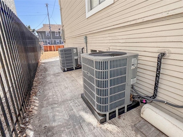 1051 W 18th St, Los Angeles, CA 90015 - exterior view of central AC unit and a fenced backyard