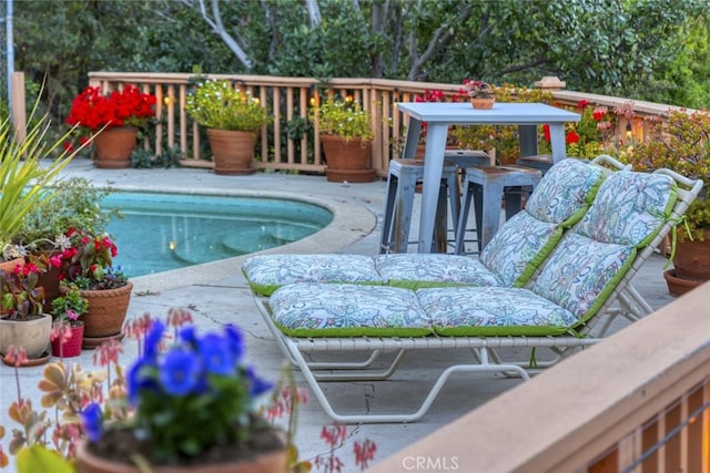 7235 Estepa Dr, Tujunga, CA 91042 - swimming pool featuring a patio area