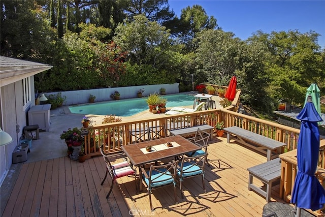 7235 Estepa Dr, Tujunga, CA 91042 - wooden deck with outdoor dining space