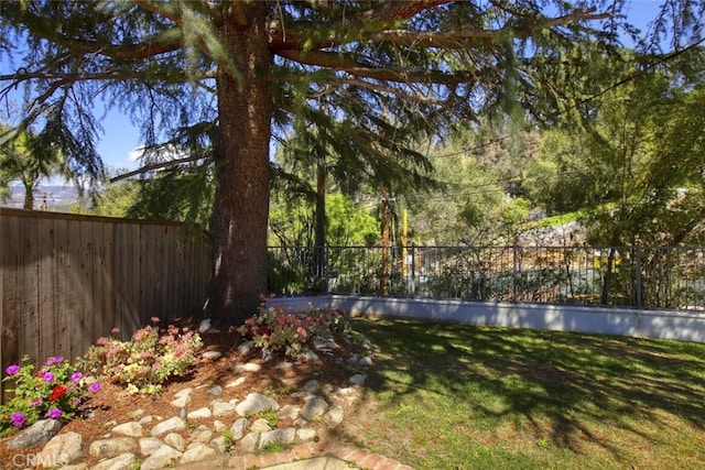 7235 Estepa Dr, Tujunga, CA 91042 - view of yard
