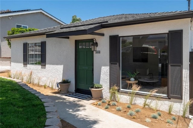 1108 Stanford Ave, Redondo Beach, CA 90278 - entrance to property featuring stucco siding