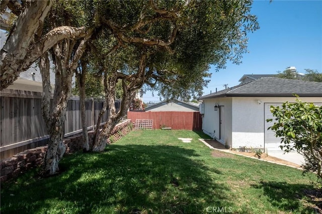 1108 Stanford Ave, Redondo Beach, CA 90278 - view of yard with a garage