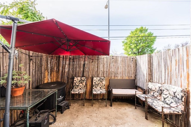 9950 Topanga Canyon Blvd Unit 5, Chatsworth, CA 91311 - fenced backyard featuring a patio area