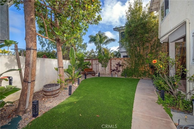 16561 Wanderer Ln, Huntington Beach, CA 92649 - view of yard