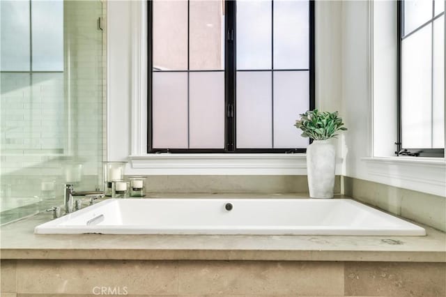 2001 Oak Ave, Manhattan Beach, CA 90266 - bathroom featuring a bath