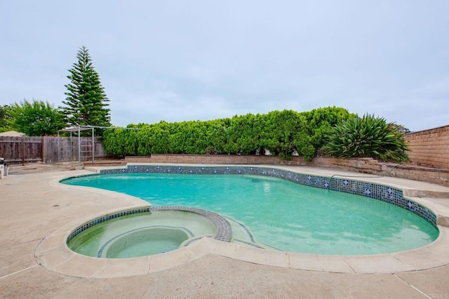 9336 Nalini Ct, Santee, CA 92071 - view of swimming pool with a pool with connected hot tub and a fenced backyard