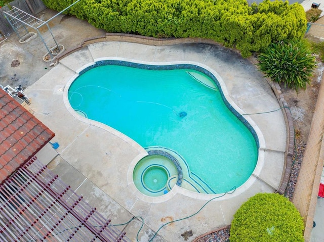9336 Nalini Ct, Santee, CA 92071 - view of swimming pool featuring a pool with connected hot tub and a patio