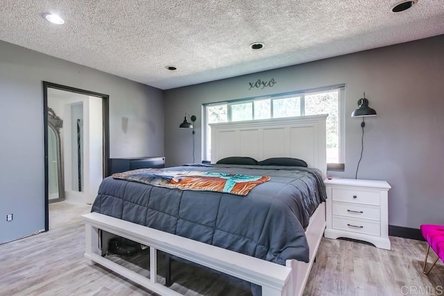 826 Terra Ln, El Cajon, CA 92019 - bedroom featuring light wood-style floors, a textured ceiling, and baseboards
