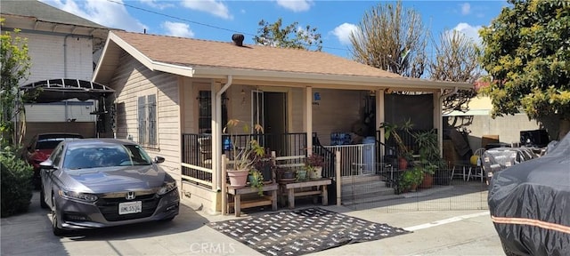 2006 W 12th St, Los Angeles, CA 90006 - view of front facade featuring a porch