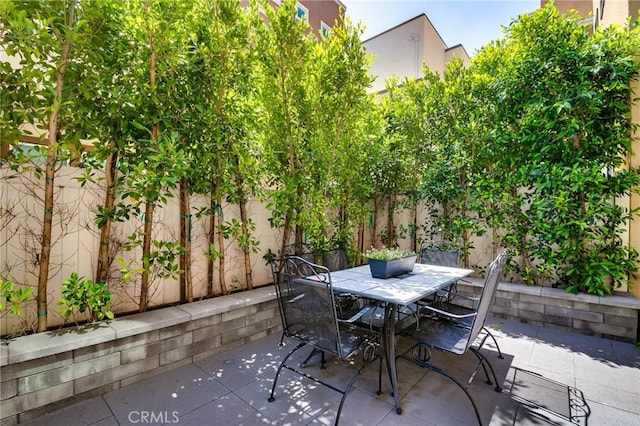 656 Daniel Freeman Cir, Inglewood, CA 90301 - fenced backyard featuring a patio and outdoor dining space