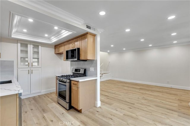 1425 Forest Glen Dr Unit 159, Hacienda Heights, CA 91745 - kitchen featuring appliances with stainless steel finishes, crown molding, light wood-style floors, baseboards, and recessed lighting