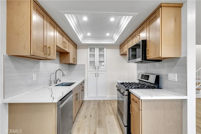 1425 Forest Glen Dr Unit 159, Hacienda Heights, CA 91745 - kitchen with appliances with stainless steel finishes, light wood-style floors, ornamental molding, tasteful backsplash, and a sink