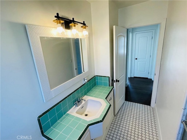 2221 Granada Ave, Long Beach, CA 90815 - bathroom with vanity