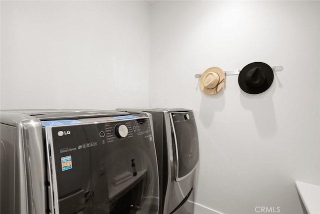 313 Myrtle Dr, Arroyo Grande, CA 93420 - laundry area with washing machine and clothes dryer and baseboards