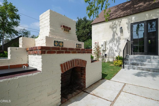 2384 E Orange Grove Blvd, Pasadena, CA 91104 - view of patio / terrace with entry steps