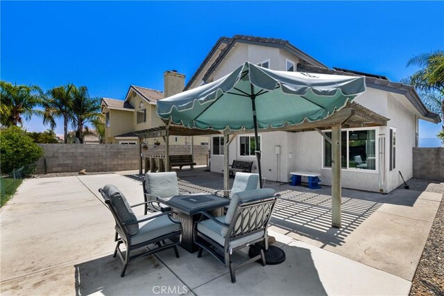 39985 Falcon Way, Murrieta, CA 92562 - fenced backyard with a patio