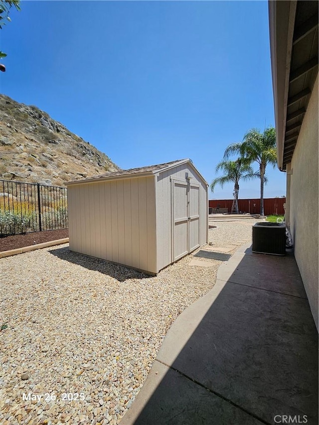 200 Janzen Way, Hemet, CA 92545 - fenced backyard with cooling unit and a patio area