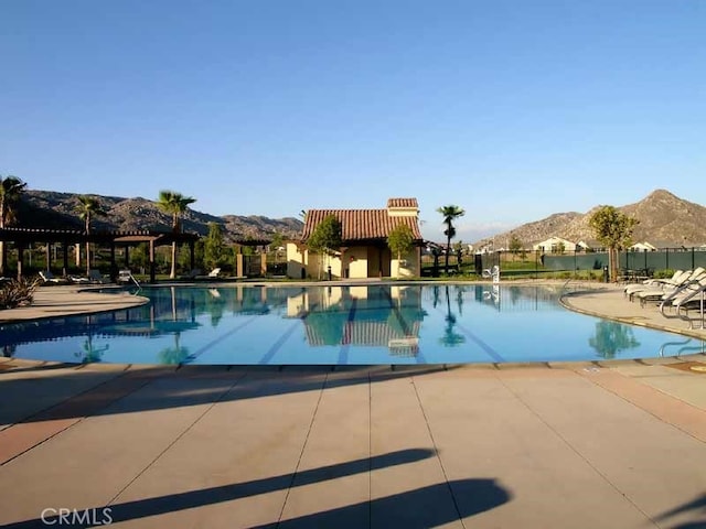 200 Janzen Way, Hemet, CA 92545 - community pool with a mountain view and a patio