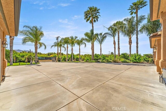 2189 Myers St, Riverside, CA 92503 - view of patio / terrace